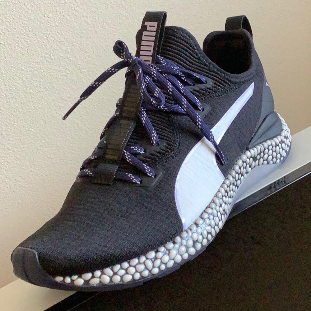 Wmns Hybrid Runner “Black White “